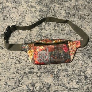 Like New Natural Life fanny pack/ belt bag